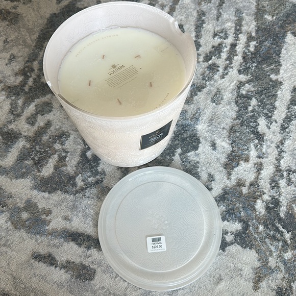 VOLUSPA - Santal Vanille Hearth 5 Wick Candle - Picture 2 of 2